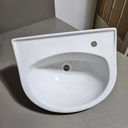 lavatório branco Deca novo.