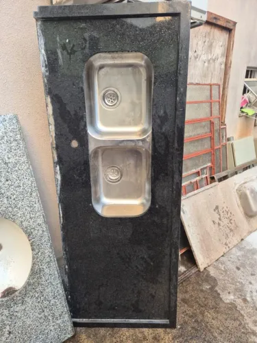 Bancada de granito São Gabriel com Cubae inox Dupla tamanho 175 x 67 cm 