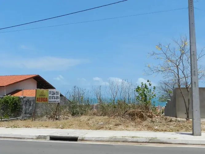 TERRENO PORTO DAS DUNAS, AQUIRAZ, NA AVENIDA PRINCIPAL COM FUNDO CORRESPONDENTE COM A RUA 