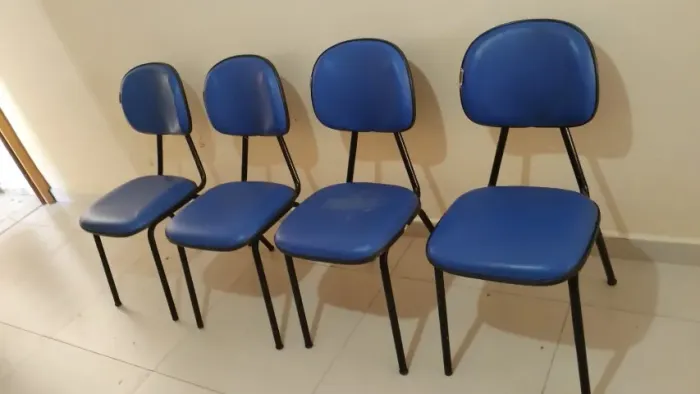 Mesas e cadeiras estudantil e de espera