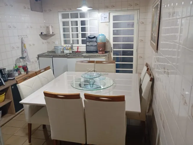 Casa sobrado em condomínio a venda em Campinas