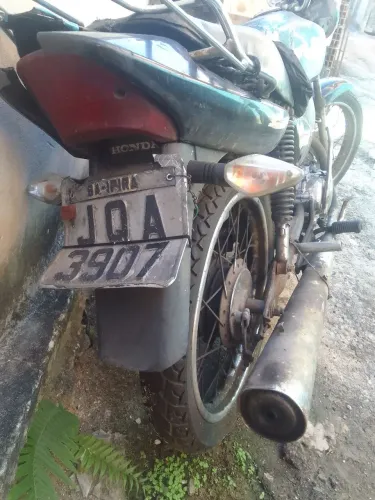 Honda 2003 com motor da 150 ano 2008 sucata