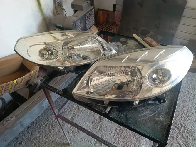 Vendo par de faróis Renault Sandero original
