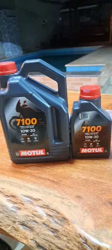 ÓLEO MOTOR MOTUL 100% SINTÉTICO 