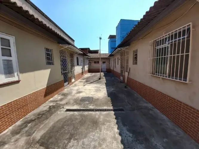 Aluga-se uma Ótima Casa de Sala Quarto de Vila em Realengo