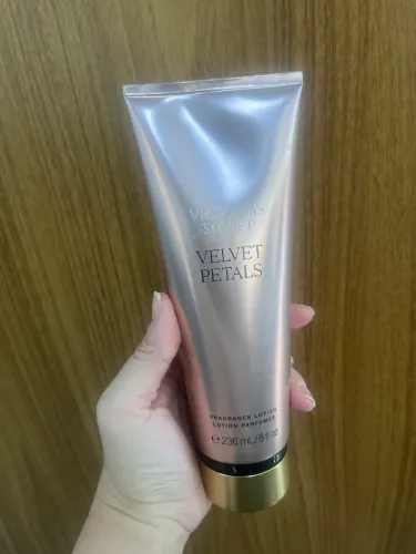Creme VictóriaS Secret Hidratante Velvelt Petals Victórias Secret 236ML