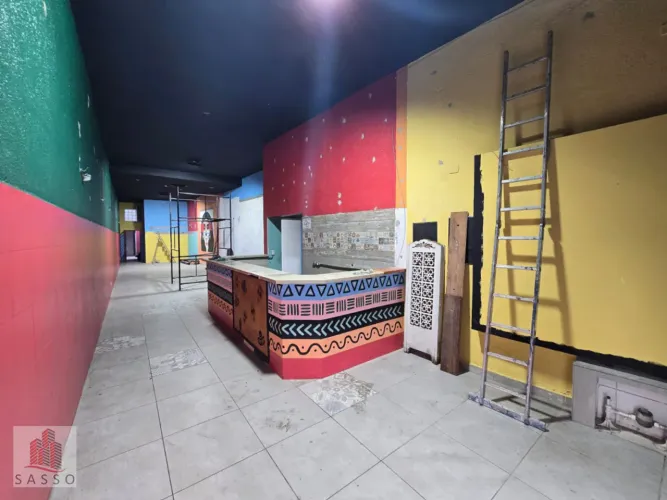 Alugo salão comercial com estrutura para restaurante no Belém.