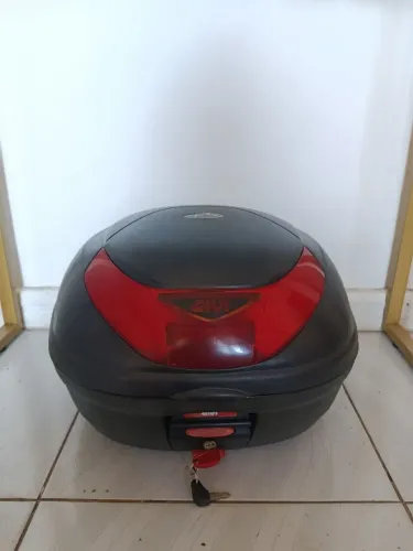 Baú givi flow em ótimo estado