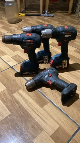 LOTE COM 4 FURADEIRAS/PARAFUSADEIRAS BOSCH 18V PROFISSIONAL