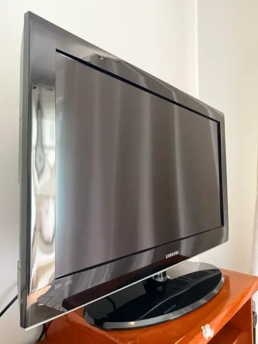 TV Samsung 32? LCD Full HD - com defeito + controle