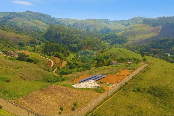 Terreno à venda com 3.865m² em esquina Graminha