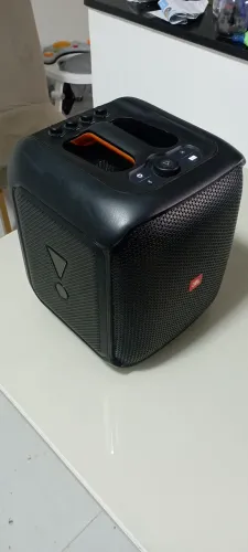 Caixa de som JBL Partybox Encore com microfones