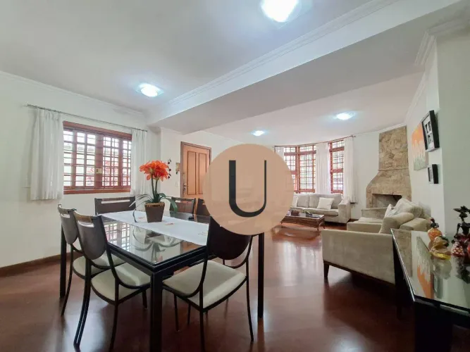 Casa à venda no Portal do Morumbi com 4 dormitórios, quintal e vista para praça
