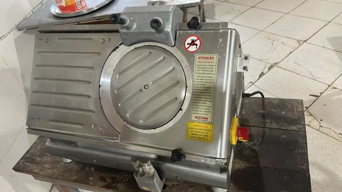 Fatiadora cortador de frios Semi automático 