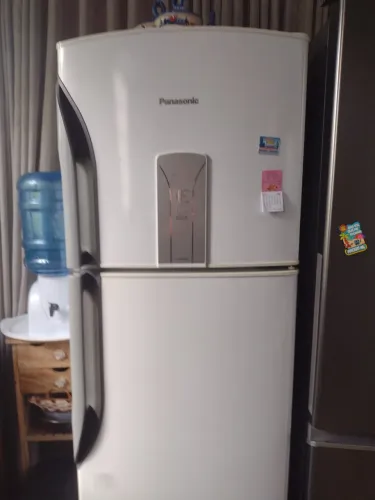 Geladeira e máquina de lavar um