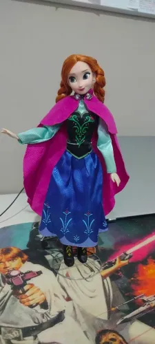 Boneca Anna do filme Frozen (Disney Store)