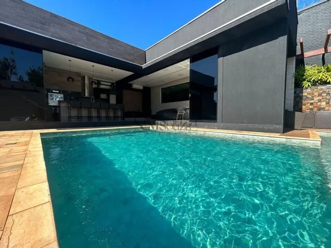 Casa para vender ou alugar com 4 suítes, espaço gourmet e piscina em condomínio fechado