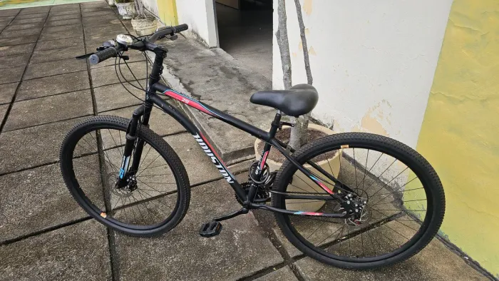 Vendo bicicleta Houston aro 29, modelo original, em excelente estado de conservação.