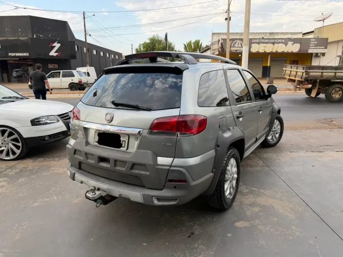 Fiat Palio Week.adv.lock.dualogic 1.8 Flex 2013