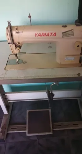 Vende se está máquina de costura industrial YAmata reta 
