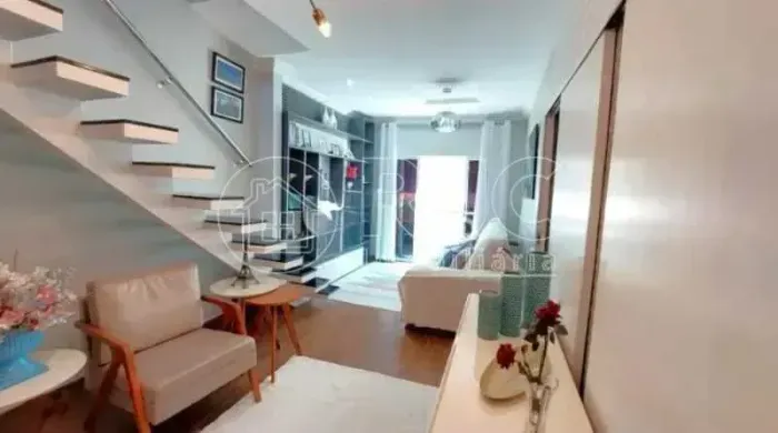 Linda casa triplex em vila fechada, rua Marques de Valença