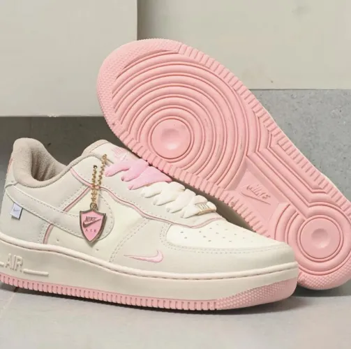 Tênis Airforce com detalhes Rosa