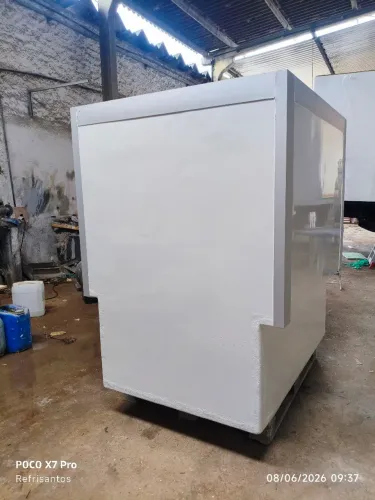 Carroceria térmica para Fiat Strada sem equipamento de refrigeração.