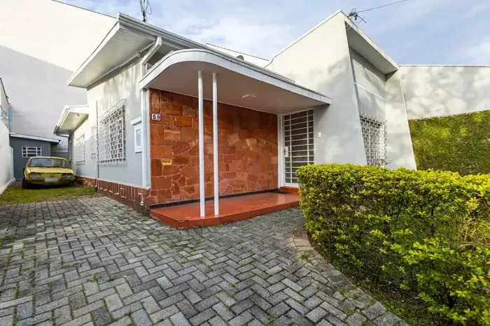 Casa térrea quase esquina com a Kennedy