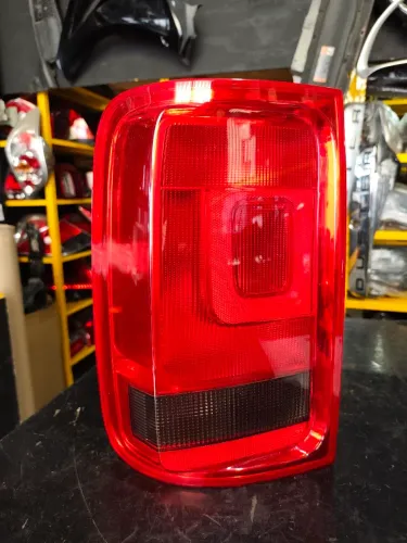 Lanterna esquerda Amarok 2011a 2022