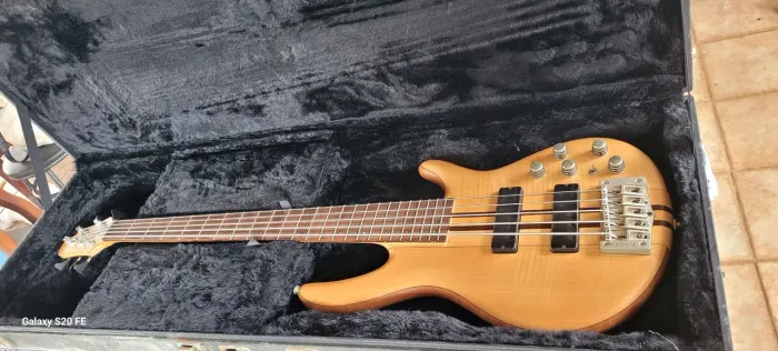 Baixo 5 Cordas - CORT A5 Modelo Neckthru + Hardcase