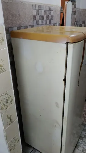 Geladeira pequena