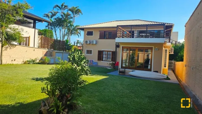 Casa em Condomínio em Sambaqui