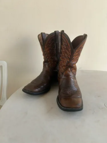 Vendo Bota Goyazes usada