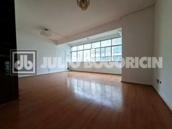 Apartamento, 3 quartos com vaga, 123m² à venda em Copacabana