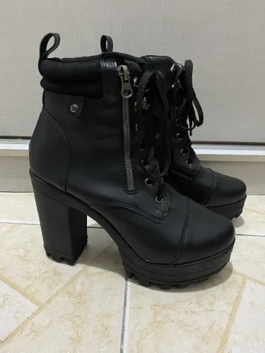 Centro de Estância bota tratorada tamanho 38