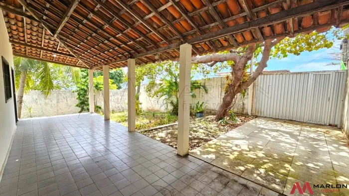 Casa na Praia de Pirangi, 2 quartos, closet, visão para o mar, 170m².