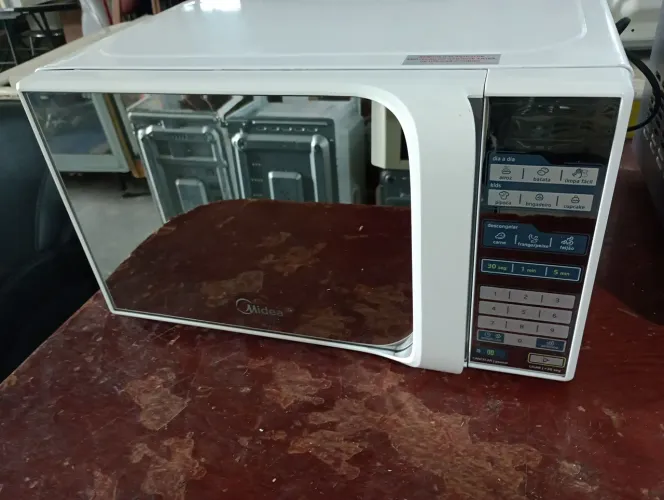 Microondas Midea 20 lts espelhado