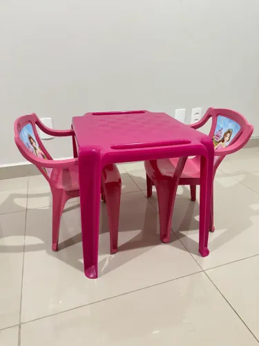 Jogo de menina infantil com duas cadeiras tema princesas