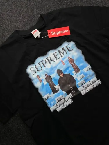 Camiseta supreme levitation tee