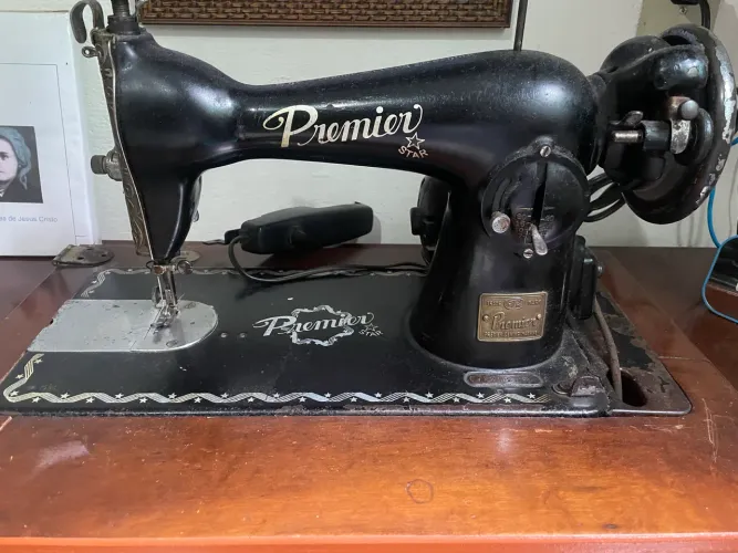 Máquina de costura Premier