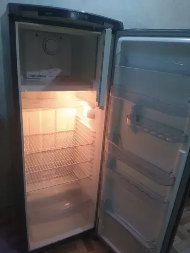 Vende se uma galadeira toda boa 