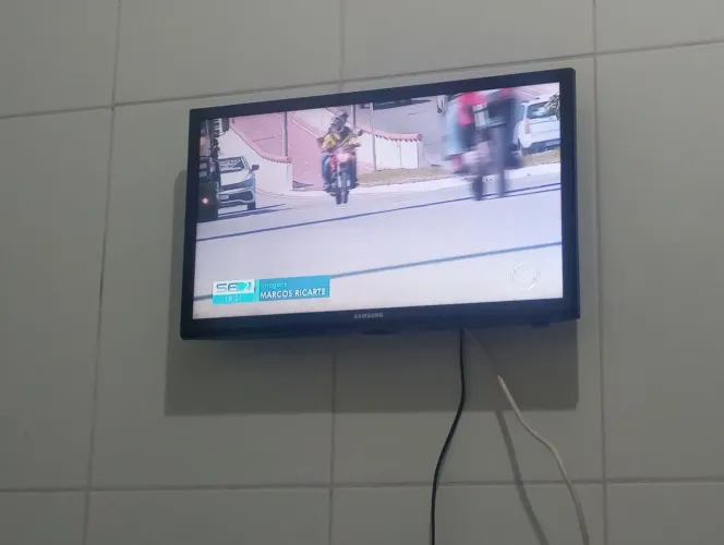tv pra vender não é smart mas pega tv box 