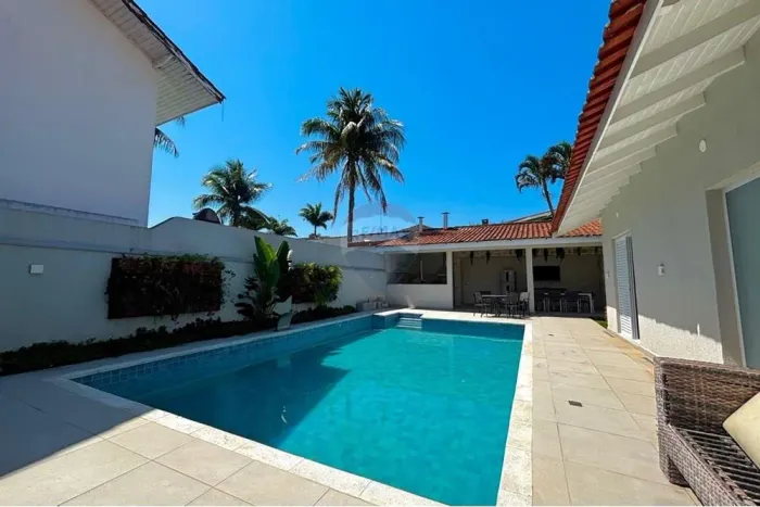 Casa à venda no Condomínio Jardim Acapulco Guarujá SP