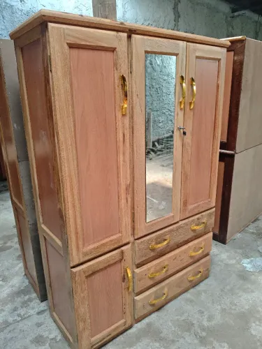 Guarda roupa de solteiro 3 portas novo - entrega grátis.