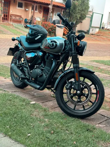 Royal Enfield Hunter 350 pouco rodada muito conservada