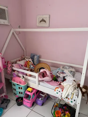 Cama de solteiro em forma de casa
