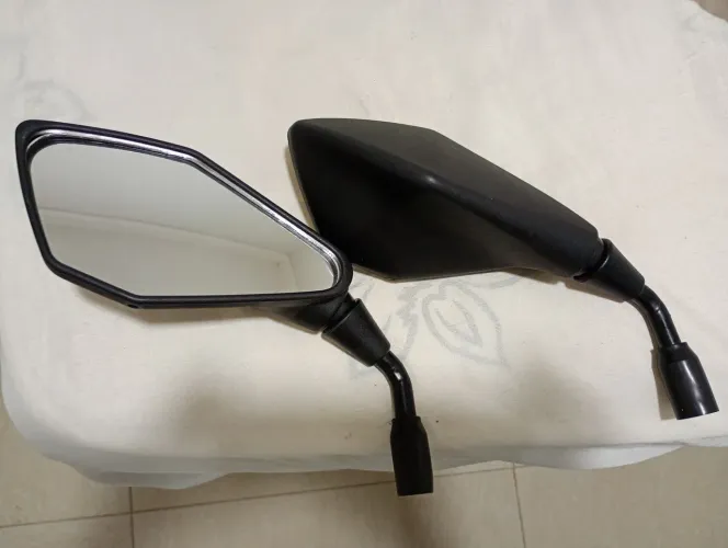 Vendo Retrovisor modelo Z400 , Rosca Yamaha