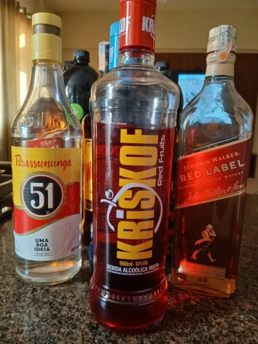 Bebidas novas lacradas e usadas 3 doses