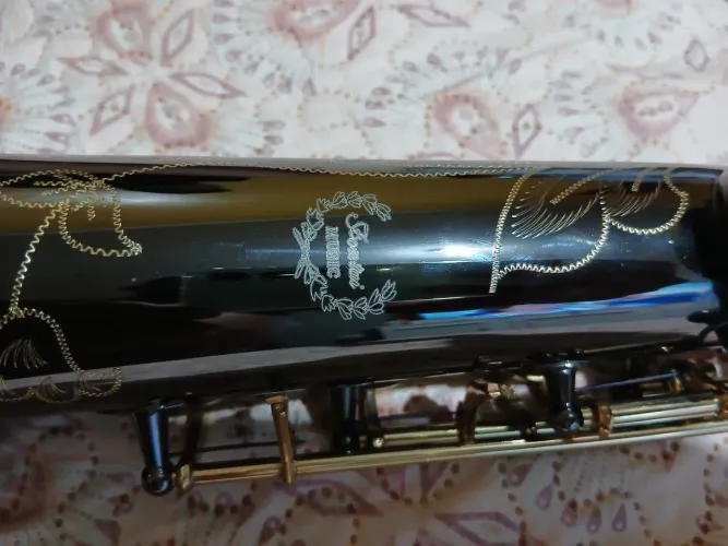 Saxofone soprano reto da marca Santaí Music