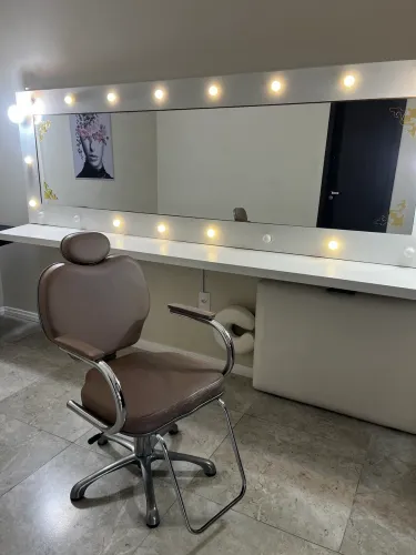 Alugo sala dentro de salão de beleza